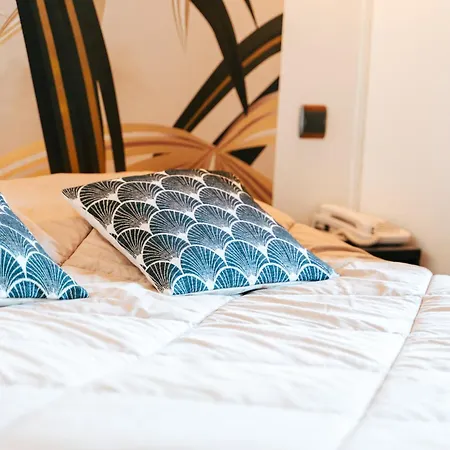 Des Consuls Отель Castelnau-de-Montmiral