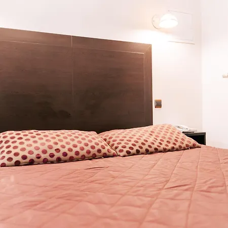 Des Consuls 3* Castelnau-de-Montmiral