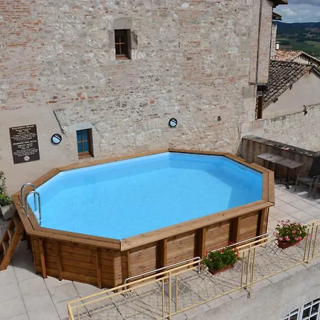 Des Consuls Отель