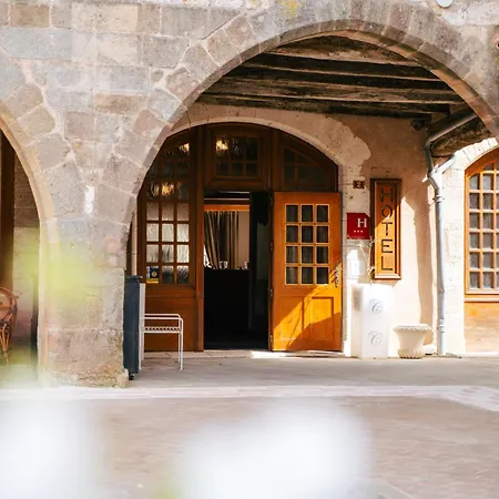 Отель Des Consuls Castelnau-de-Montmiral