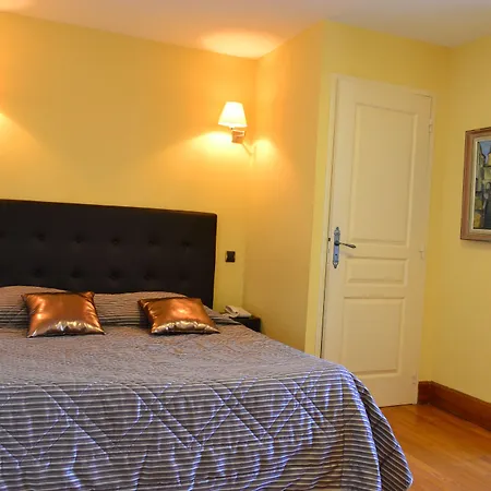 Des Consuls 3* Castelnau-de-Montmiral