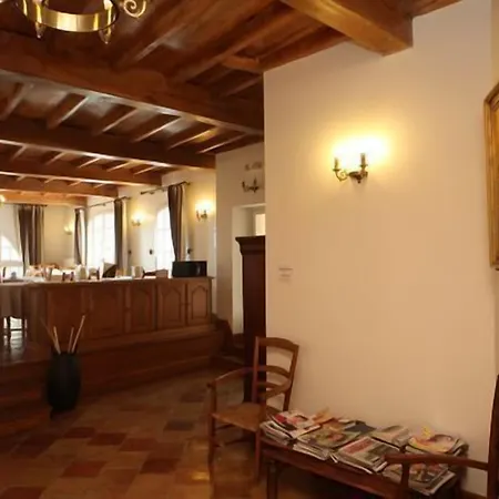 Des Consuls 3* Castelnau-de-Montmiral