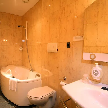 Des Consuls 3* Castelnau-de-Montmiral