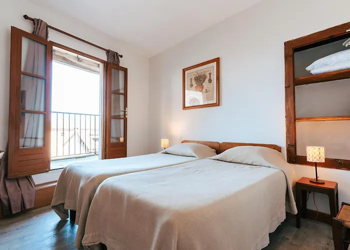 Des Consuls 3* Castelnau-de-Montmiral