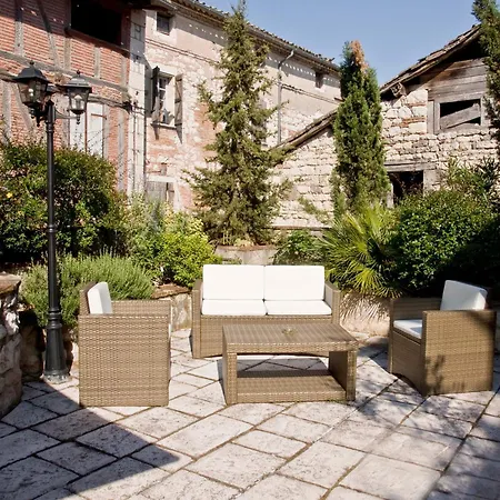 Des Consuls 3* Castelnau-de-Montmiral