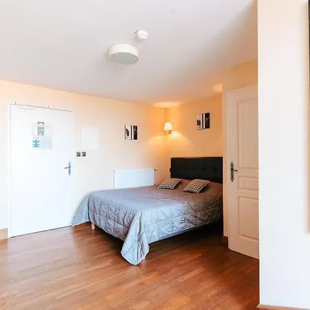 Des Consuls 3* Castelnau-de-Montmiral