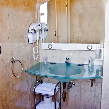 Des Consuls 3* Castelnau-de-Montmiral