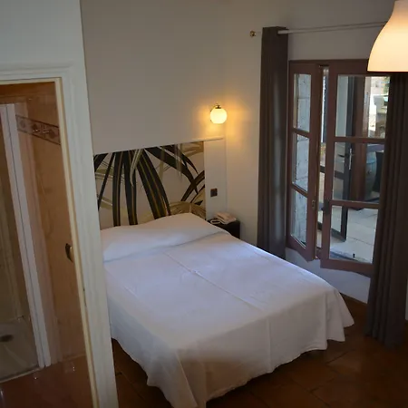 Des Consuls Hotel Castelnau-de-Montmiral