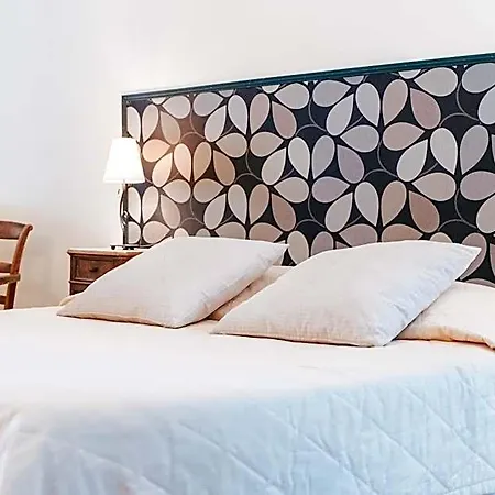 Des Consuls 3* Castelnau-de-Montmiral