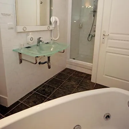 Hotel Des Consuls 3*