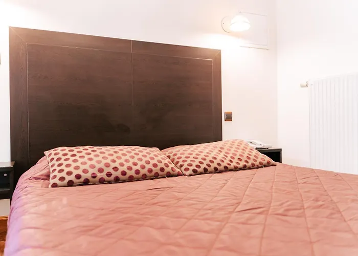 Des Consuls 3* 카스텔누데몬트미랄