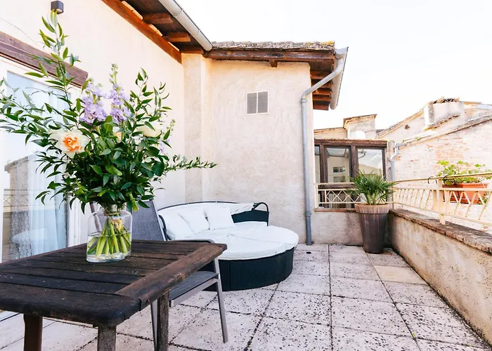 Des Consuls 카스텔누데몬트미랄