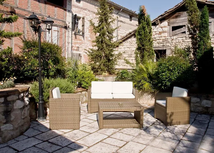 Des Consuls 3* 카스텔누데몬트미랄