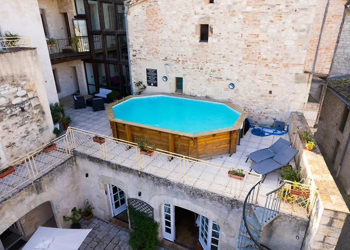 Des Consuls 카스텔누데몬트미랄