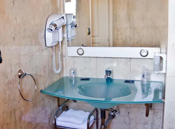 Des Consuls 3* 카스텔누데몬트미랄