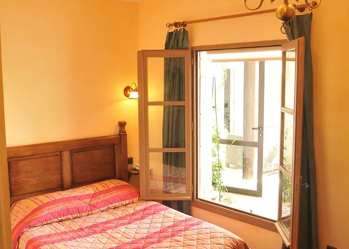 Des Consuls 카스텔누데몬트미랄