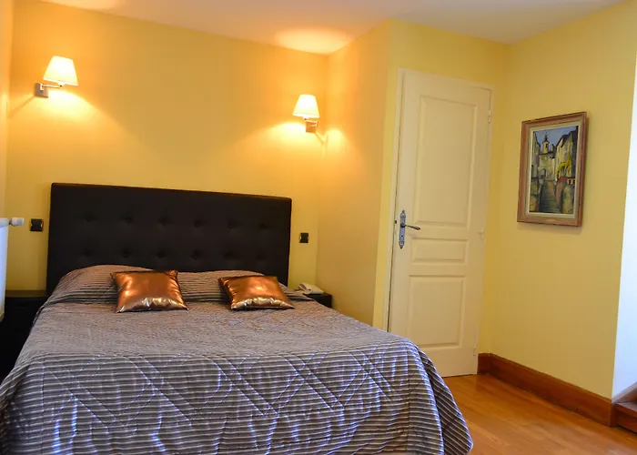 Des Consuls 3* 카스텔누데몬트미랄