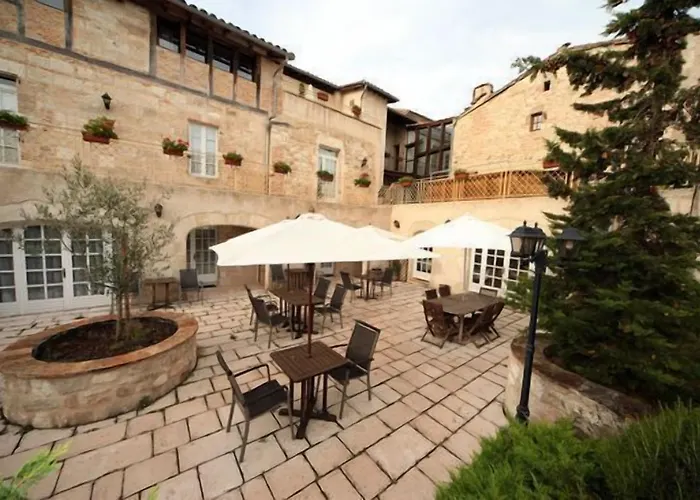 Des Consuls 카스텔누데몬트미랄