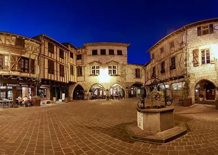 Des Consuls 3* 카스텔누데몬트미랄