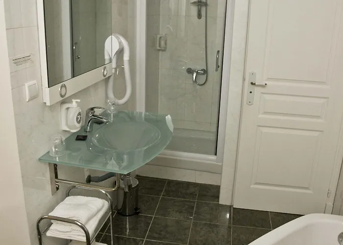 Des Consuls 3* 카스텔누데몬트미랄