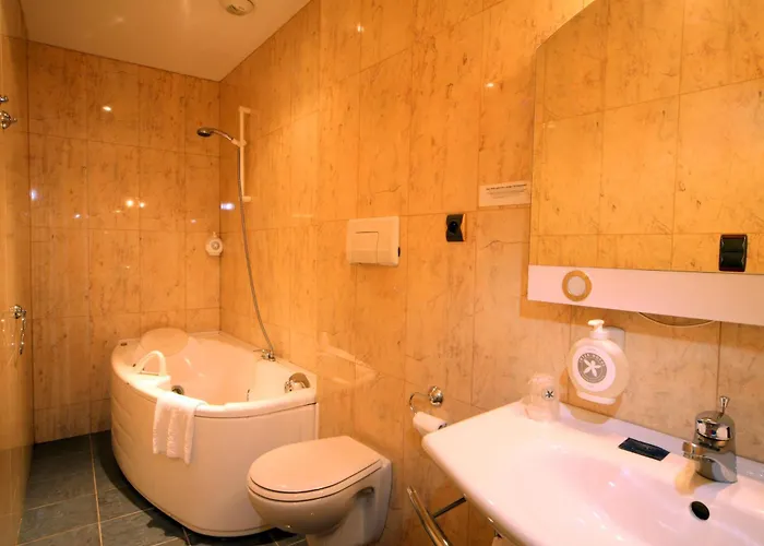 Des Consuls 3* 카스텔누데몬트미랄